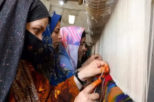 طالبان وایي د هرات د غالیو فابریکې د هېواد د کورني بازار ۴۵ سلنه اړتیا پوره کوي