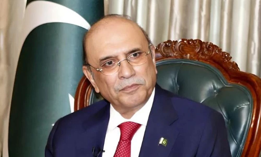 زرداري: د افغانستان اوسنی سرپرست نظام وسله والو ته په پاکستان کې د بریدونو اجازه ور کوي