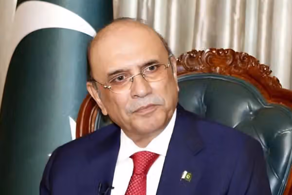 زرداري: د افغانستان اوسنی سرپرست نظام وسله والو ته په پاکستان کې د بریدونو اجازه ور کوي