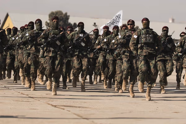 در اوج تنش با پاکستان؛ طالبان از فراغت «صدها کماندو» خبر داد