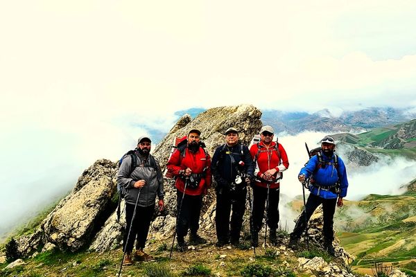 در دل فصل بهار ولایت بلخ؛ تیم هشت نفری کوهنوردی البرز قله «الکه» را فتح کردند