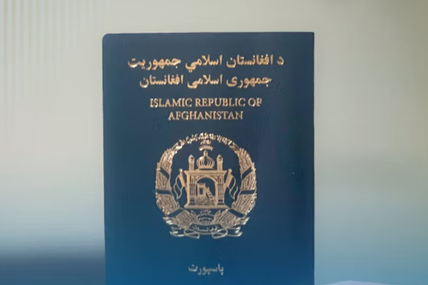 طالبان تحرم بعض الأفغان من حق الحصول على جواز سفر