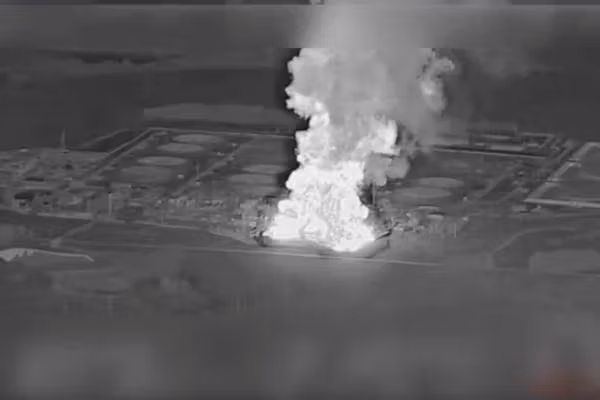 اوکرایني ډرون الوتکو د روسیې د تواپسې بندر د تېلو تاسیسات په نښه کړي