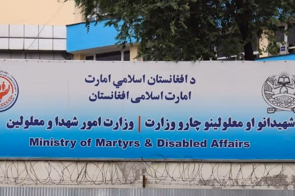 طالبان: په بلخ کې څه باندې ۴ میلیونه افغانۍ د معلولینو پر کورنیو وېشل شوې دي