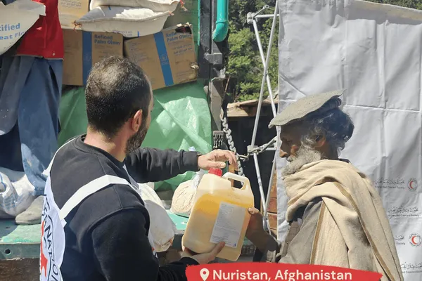 سره صلیب کمېټه: په نورستان کې ۱۷ زره کورنیو له اونیو انزوا وروسته مرستې ترلاسه کړي