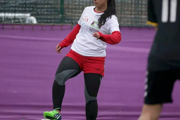 د افغانستان د ښځو فوټبال ملي لوبډلې پخوانۍ کپټانې د ایرانۍ لوبغاړو د پناهغوښتنې ملاتړ وکړ