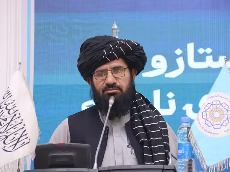 مسؤول في طالبان يدعو وسائل الإعلام إلى "كشف جرائم العقدين الماضيين"