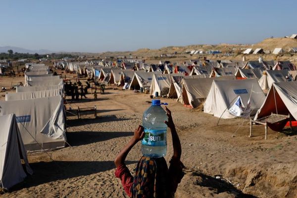 پاکستان ۱۶ اردوگاه مهاجران افغان را میبندد