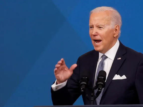 امریکايي لیکوال: جوبایډن د اشرف غني د تېښتې له خبر اورېدو وروسته په غوسه شو