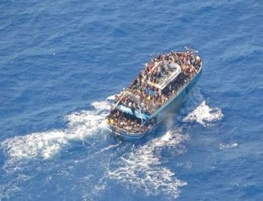 گاردین درباره تراژدی غرق شدن قایق پناهجویان در یونان: غرب باید مسئولیت بپذیرد