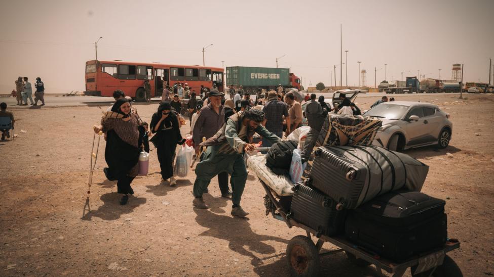 په ۲۰۲۵کال کې؛ تر ۱۳۰۰ ډېر افغانان د افغانستان او ایران پر خطرناکو ځمکنیو لارو مړه شوي