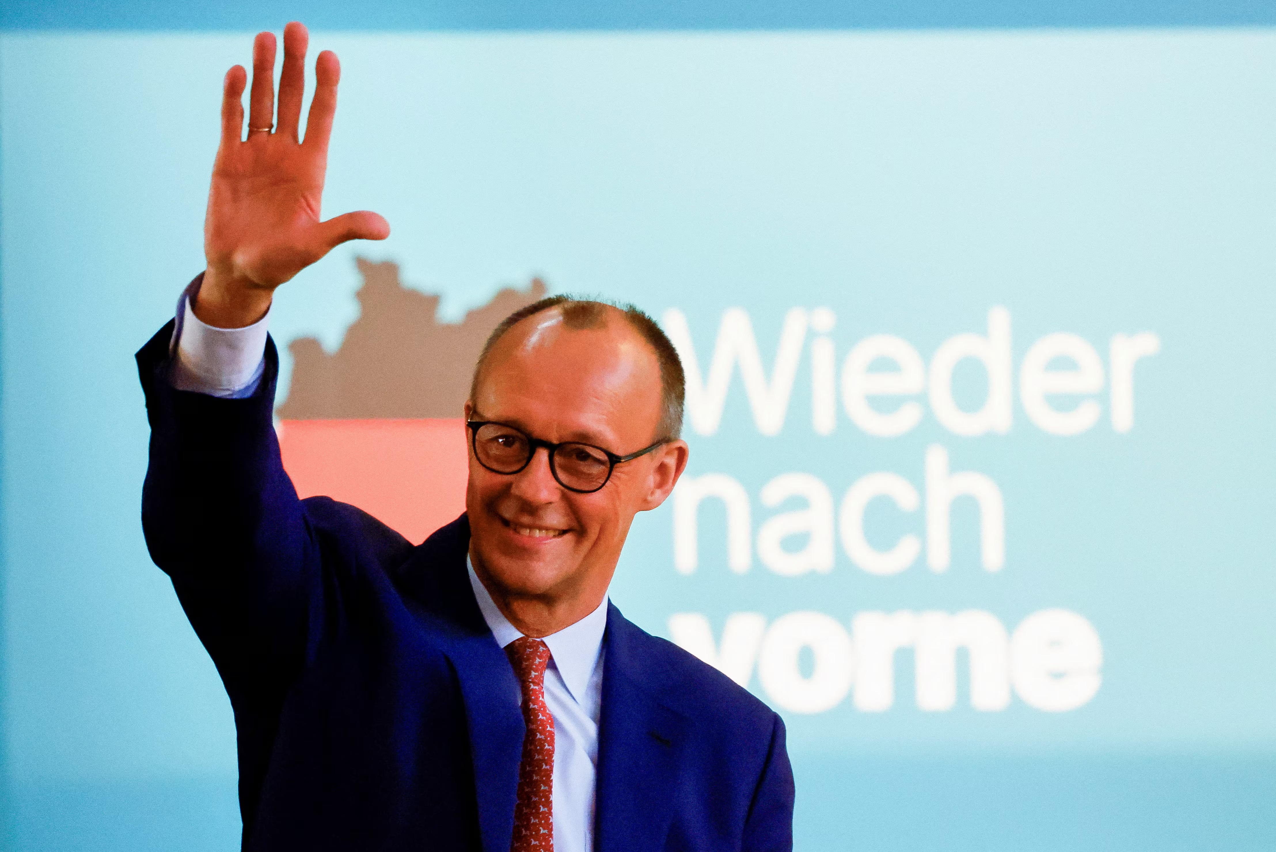 د جرمني صدراعظم: له سیاسي یا مذهبي ځورونو راتښتېدلي کسان به نه شړل کېږي 