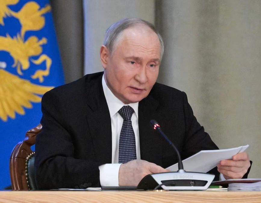 پوتین: په اوکراین کې دې موقت حکومت جوړ او ټاکنې دې وشي