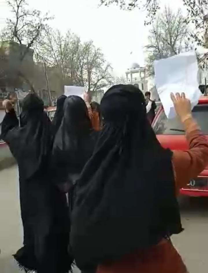 زنان معترض: طالبان دست‌کم ۵ زن معترض در تخار را خودسرانه بازداشت کردند