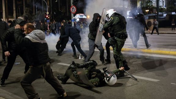 معترضان در اعتراض به بیکفایتی حکومت با پولیس در پیش پارلمان یونان درگیر شدند