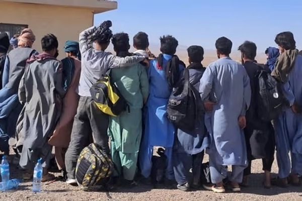 طالبان وایي ایران ته د ناقانونه تګ هڅه کوونکي ۳۴۷ کسان یې نیولي دي