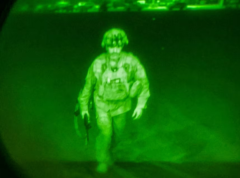 آخرین سرباز امریکایی که افغانستان را ترک کرد جنرال چهار ستاره شد