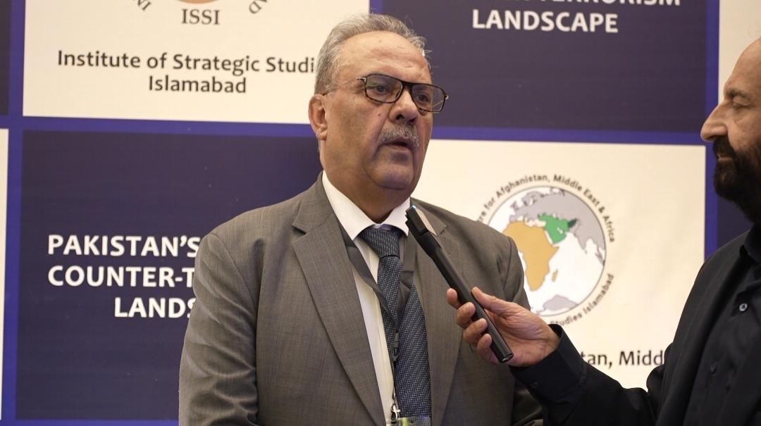 اصف درانی: له پاکستان سره د افغان طالبانو دښمني «خپله پښه په تبر وهل» دي
