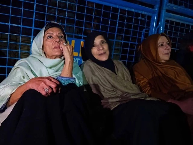 د پاکستان پولیسو د عمران خان درې خویندې نیولې دي