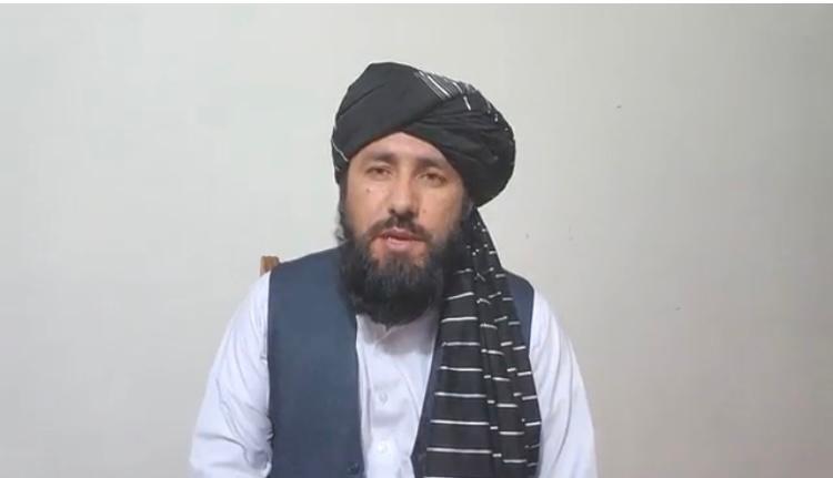 رئیس مرکز دسترسی به اطلاعات طالبان به نام یک خبرنگار زن از مردم پول جمع کرده است