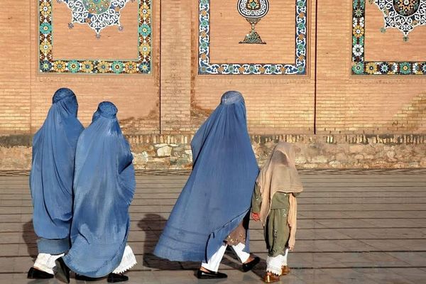 د ښځو حقونو بنسټ: اروپايي ټولنه دې له طالبانو سره په تعامل کې د افغان ښځو حقونه شرط کړي