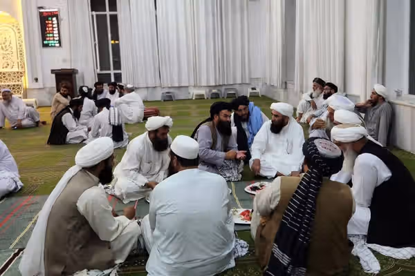 په کندهار کې د محتسبانو له بندیزونو سره هممهاله دیني عالمانو د تبلیغ دودیز کمپاین پیل کړی