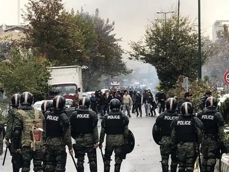 سازمان حقوق بشر ایران از ۵۴۱ سال حبس و ۵۷۷ ضربه شلاق برای مدافعان حقوق بشر خبر داد