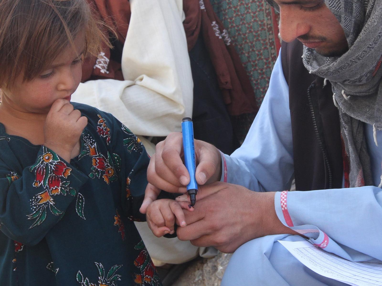 طالبان از آغاز کارزار واکسین بیماری فلج کودکان در ۱۶ ولایت افغانستان خبر داد