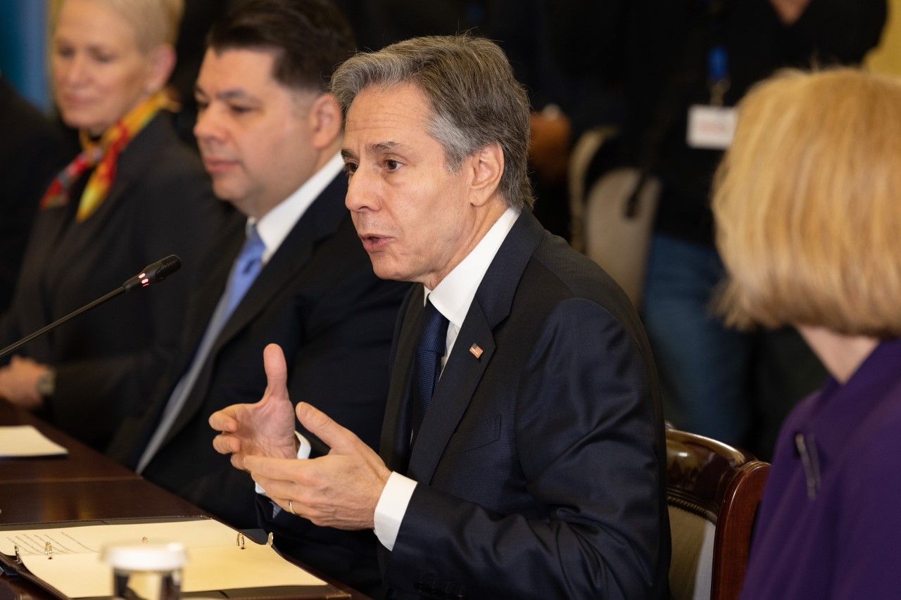 وزیر خارجه امریکا: ممنوعیت کار زنان در افغانستان باعث کاهش غذا و دارو می‌شود