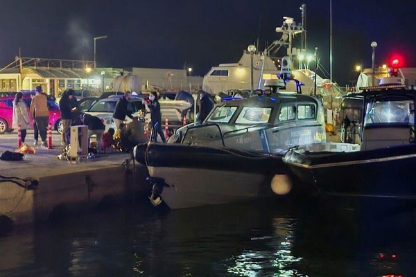 مصرع 15 لاجئاً أفغانياً بعد اصطدام قاربهم بدورية لخفر السواحل اليوناني