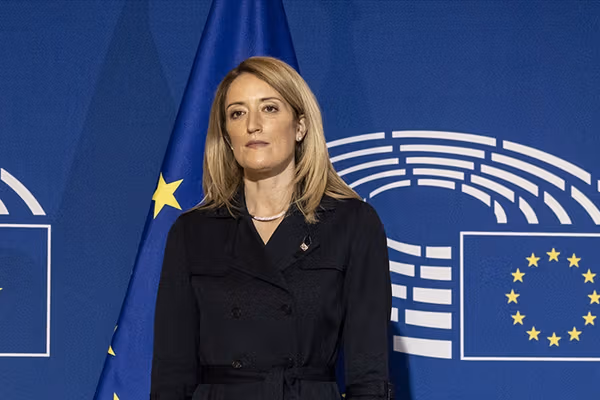 د اروپا د پارلمان مشره: د ایران خلکو ۴۷کاله د ازادۍ لپاره نارې ووهلې نور باید ازاد شي