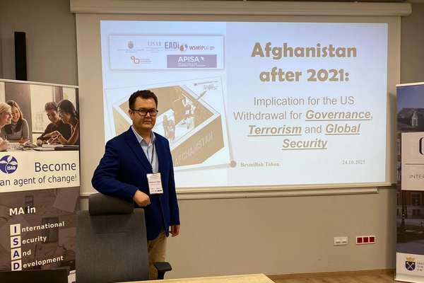 علمي کنفرانس: افغانستان د حکومتدارۍ منظم سیسټم نلري او واک د زور او ټوپک پر بنسټ چلول کېږي