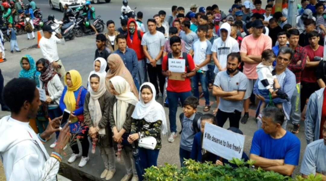 پناهجویان معترض افغان در اندونزیا: به سال‌ها بی‌سرنوشتی پناهجویان پایان دهید
