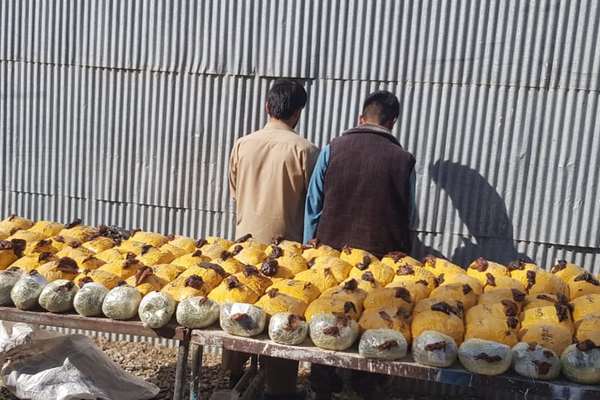 وزارت داخله طالبان: بخش عمده مواد مخدر از پاکستان به افغانستان قاچاق میشود