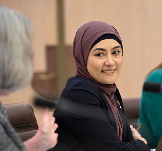 فاطمه پیمان در پی متهم کردن اسرائیل به «نسل‌کشی»، از کمیته خارجی سنای استرالیا استعفا داد