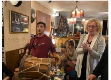 شهروندان فرانسه در یک اقدام انسان‌دوستانه با زنان افغانستان و ایران اعلام همبستگی کردند