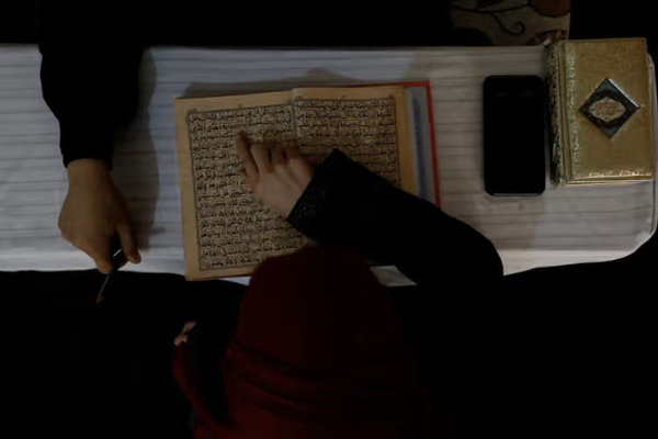 هبة الله يدرس خطة لإغلاق المدارس الدينية أمام الفتيات أيضاً