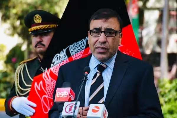 میاخېل: دوه سري پایتختونه او درې سرې جبهې افغانستان له بحران څخه نهشي اېستلای