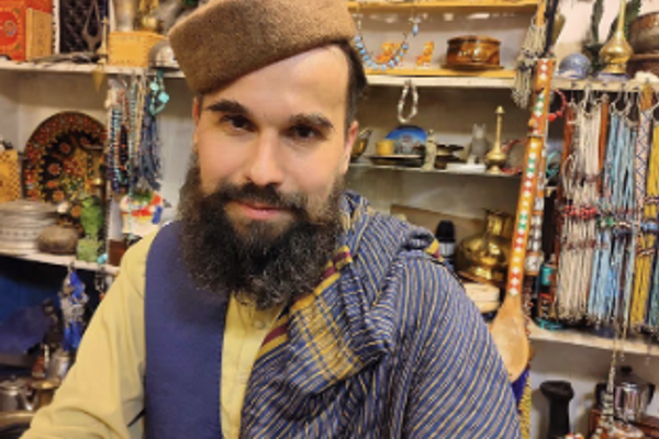 طالبان تفرج عن باحث روسي بعد احتجازه لشهر ونصف في أفغانستان