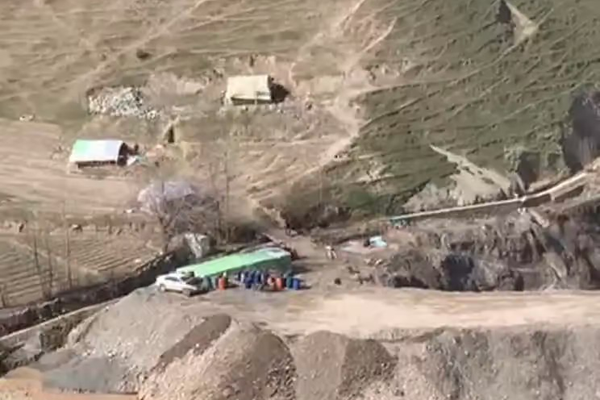 تخار: استخبارات طالبان تعتقل ثلاثة عمال في منجم للذهب