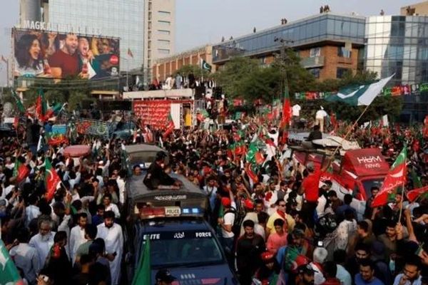 د پاکستان حکومت په راولپنډۍ کې د تحریک انصاف ګوند پر لاریونونو بندیز ولګاوه