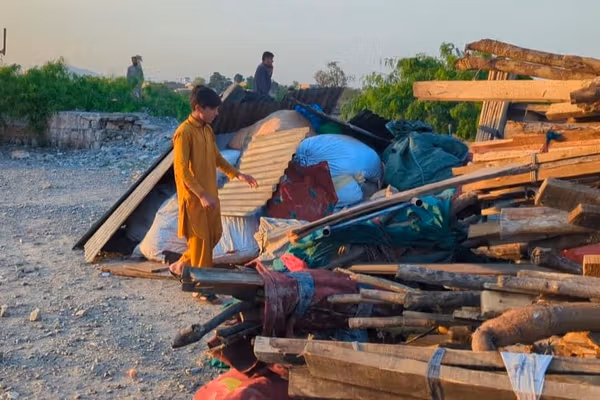 حدود ۲۰۰ خانواده افغان به علت بسته ماندن مرزها در خیبر و لندیکوتل گیر ماندهاند