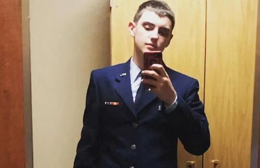 دادگاهی در امریکا افشاکننده اسناد حساس پنتاگون را به ۱۵ سال زندان محکوم کرد