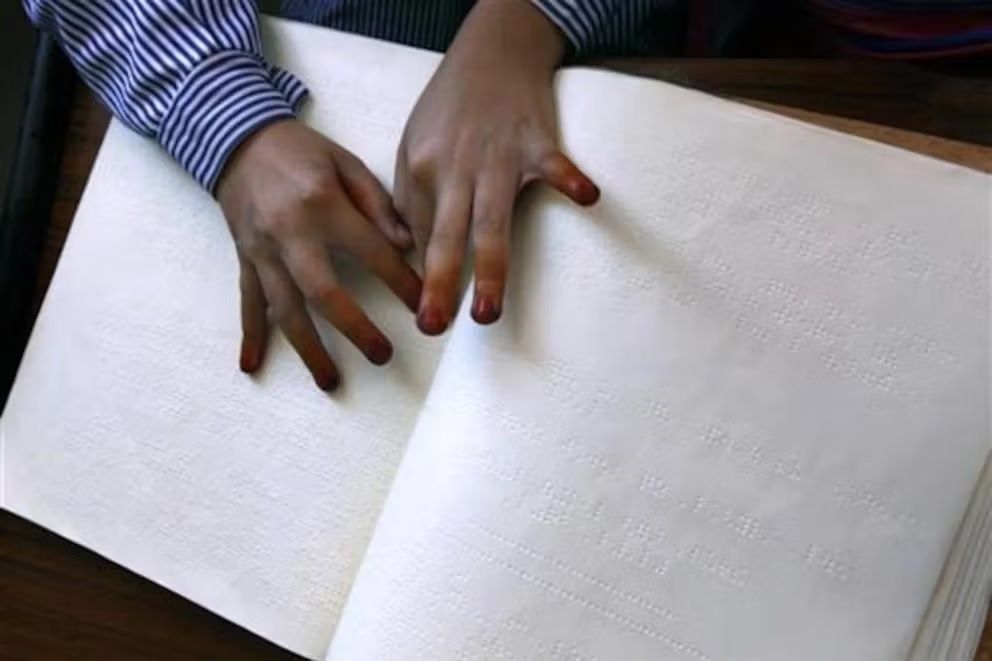 بلخ کې د نابینا او کاڼو زده‌کوونکو شکایت؛ مسلکي ښوونکي نشته او تدریس له ستونزو سره مخ دی