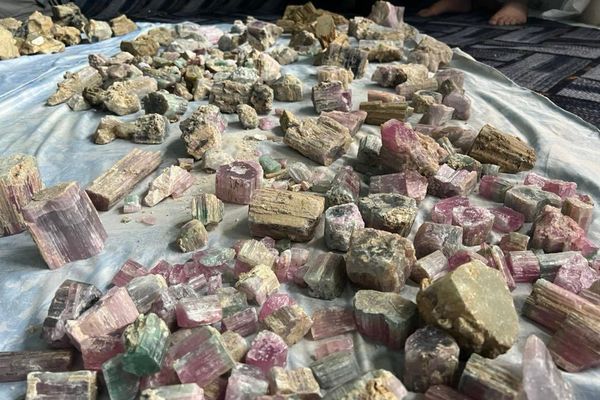طالبانو په نورستان کې د ۱۲۰ مېلیونه افغانیو په ارزښت د بېروج ډبرې وپلورلې