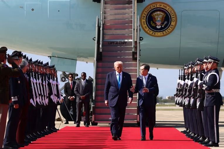 هم‌زمان با ورود ترامپ به کوریای جنوبی، کوریای شمالی آزمایش موشکی انجام داد