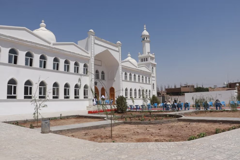 رغم عجز غالبية الأفغان عن تأمين الغذاء.. حركة طالبان تبني مسجداً في هرات بـ25 مليون أفغاني