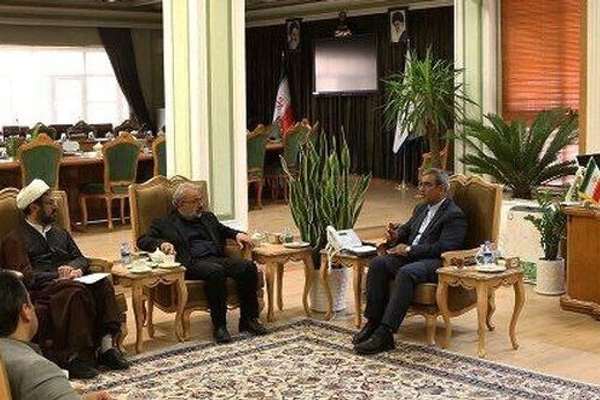 استاندار خراسان رضوی: داکتران افغان را جذب نکردیم، اکثریت اروپا رفتند