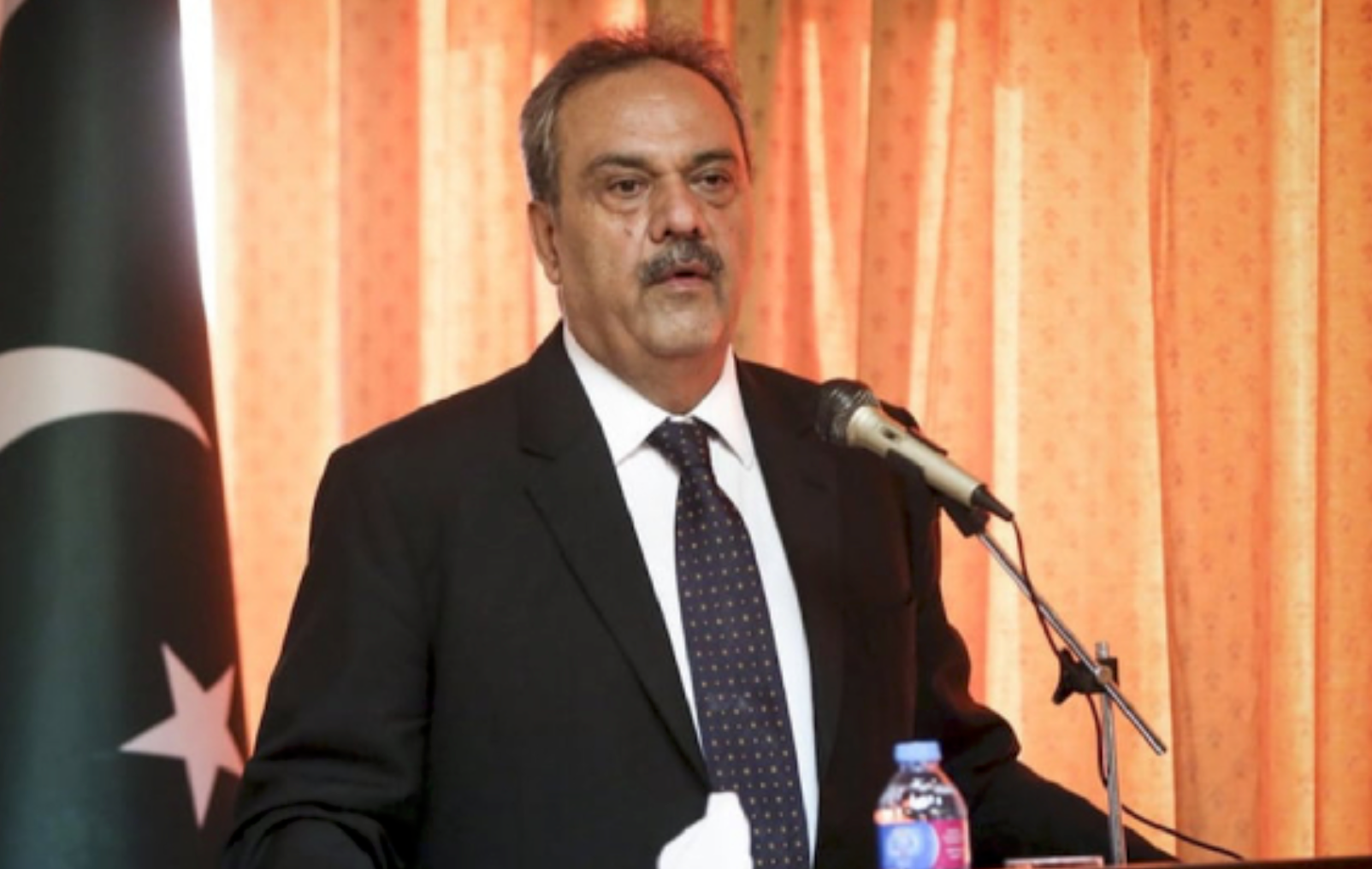 اصف درانی: پاکستان باید د افغانستان د سمون بار پر خپلو اوږو وانخلي