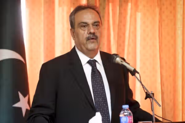 اصف درانی: پاکستان باید د افغانستان د سمون بار پر خپلو اوږو وانخلي